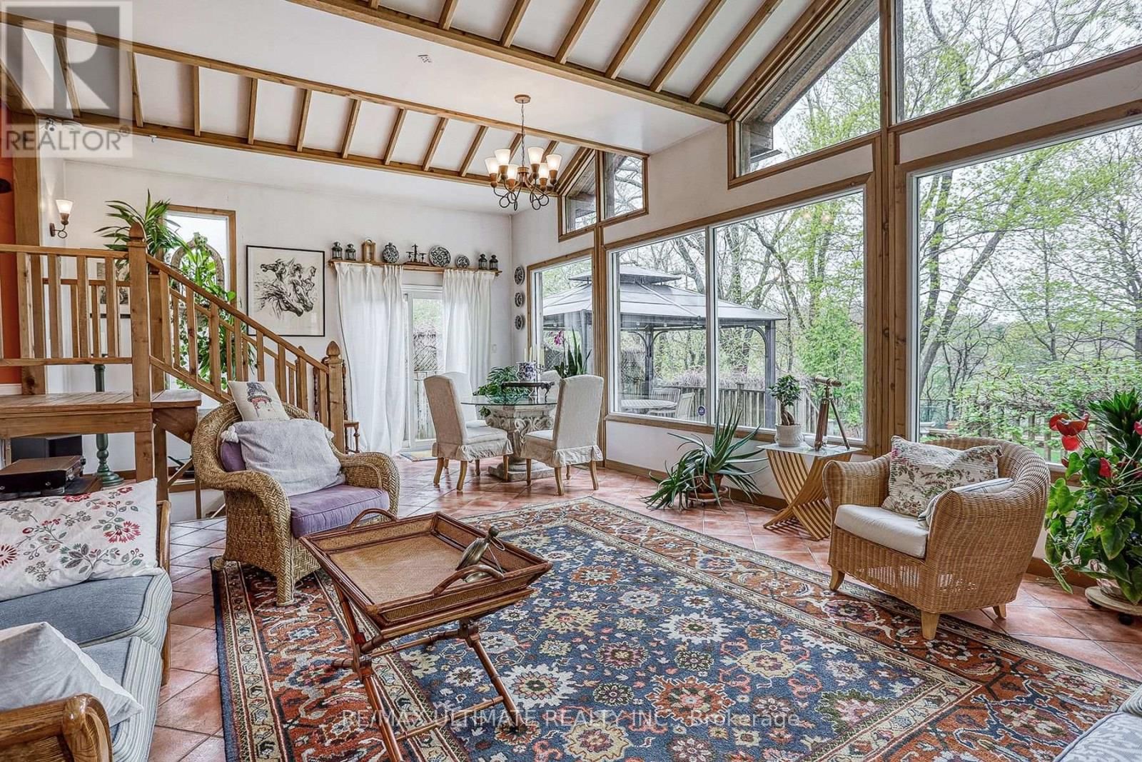 103 WEIR CRESCENT Image 15