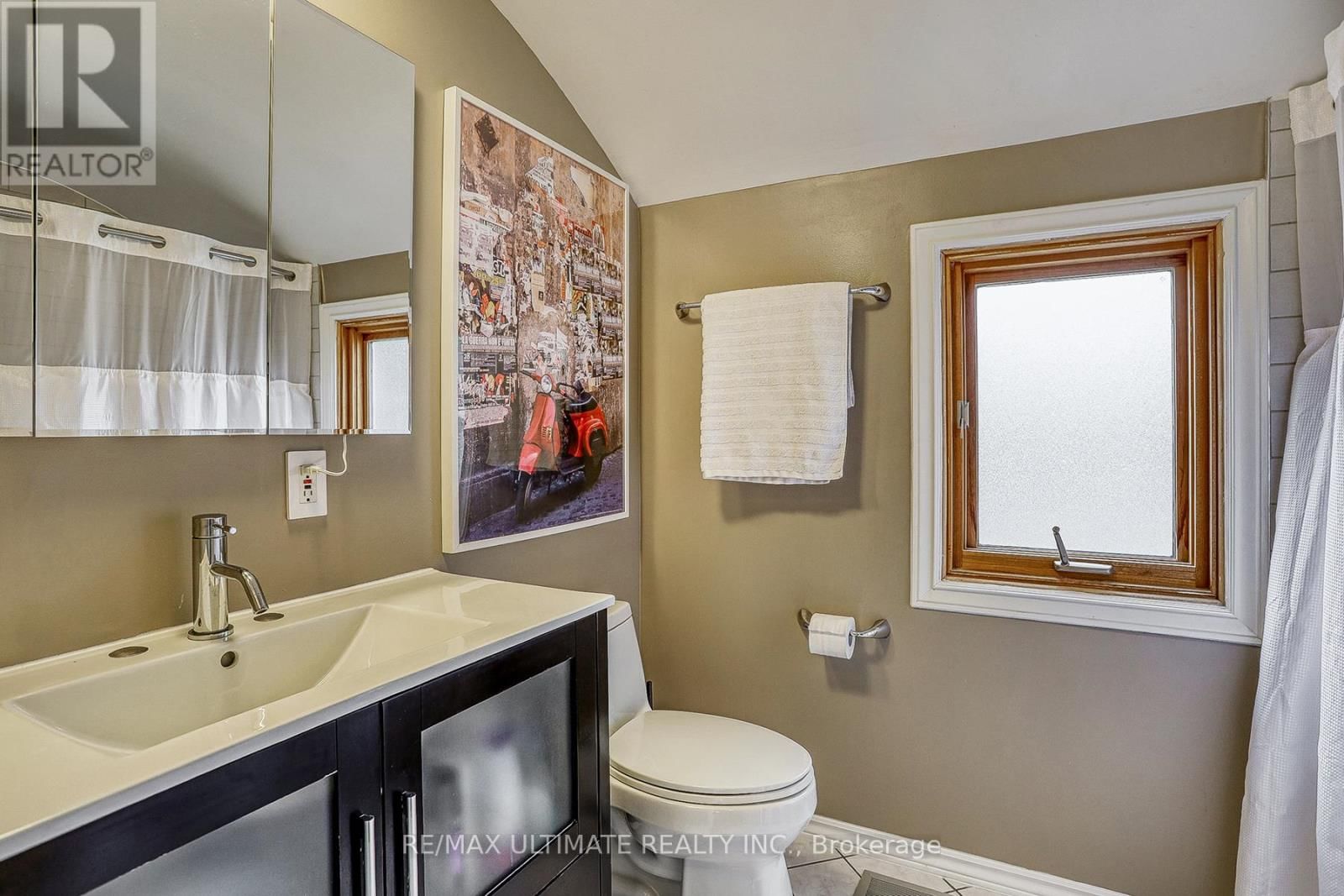 103 WEIR CRESCENT Image 17