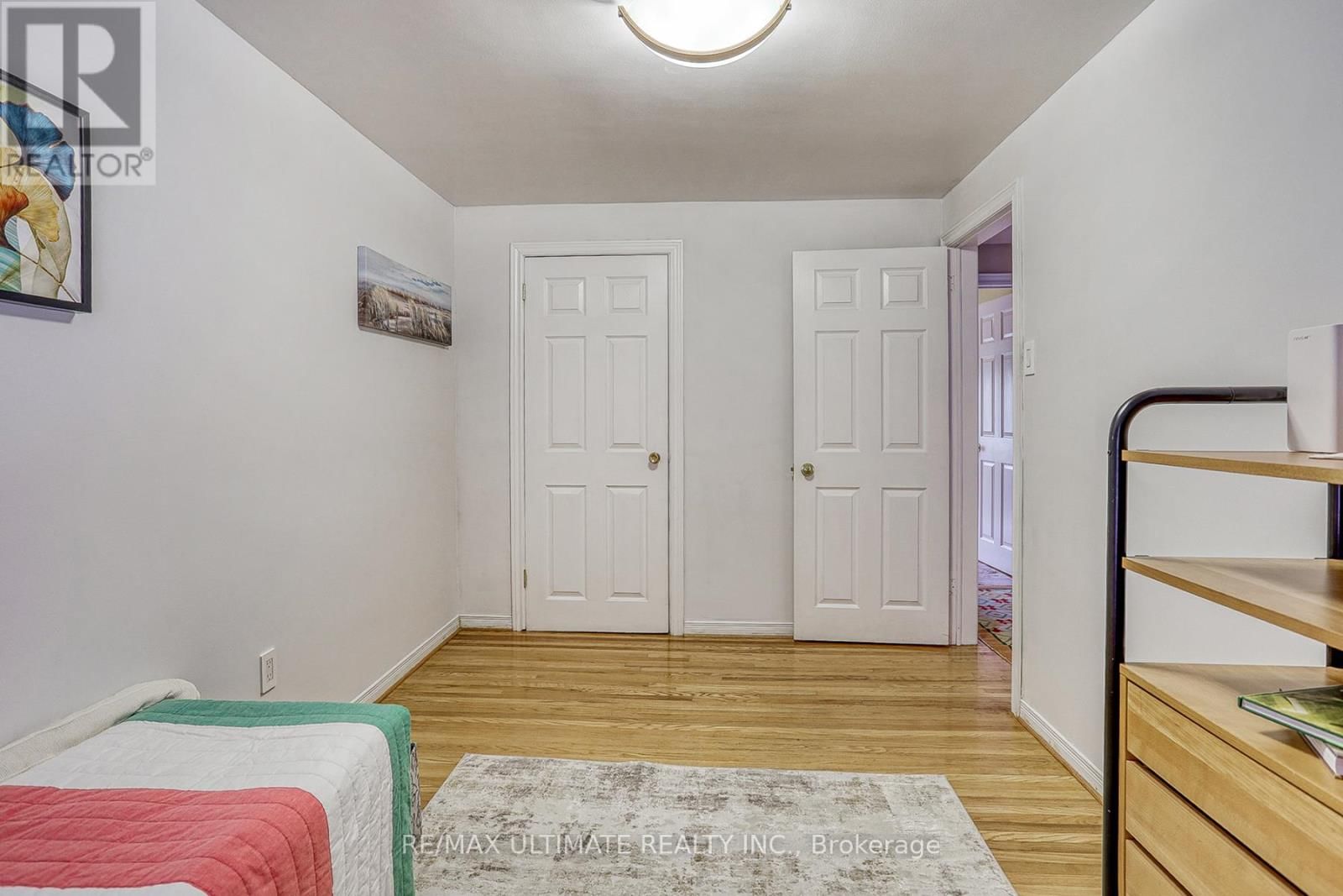 103 WEIR CRESCENT Image 19