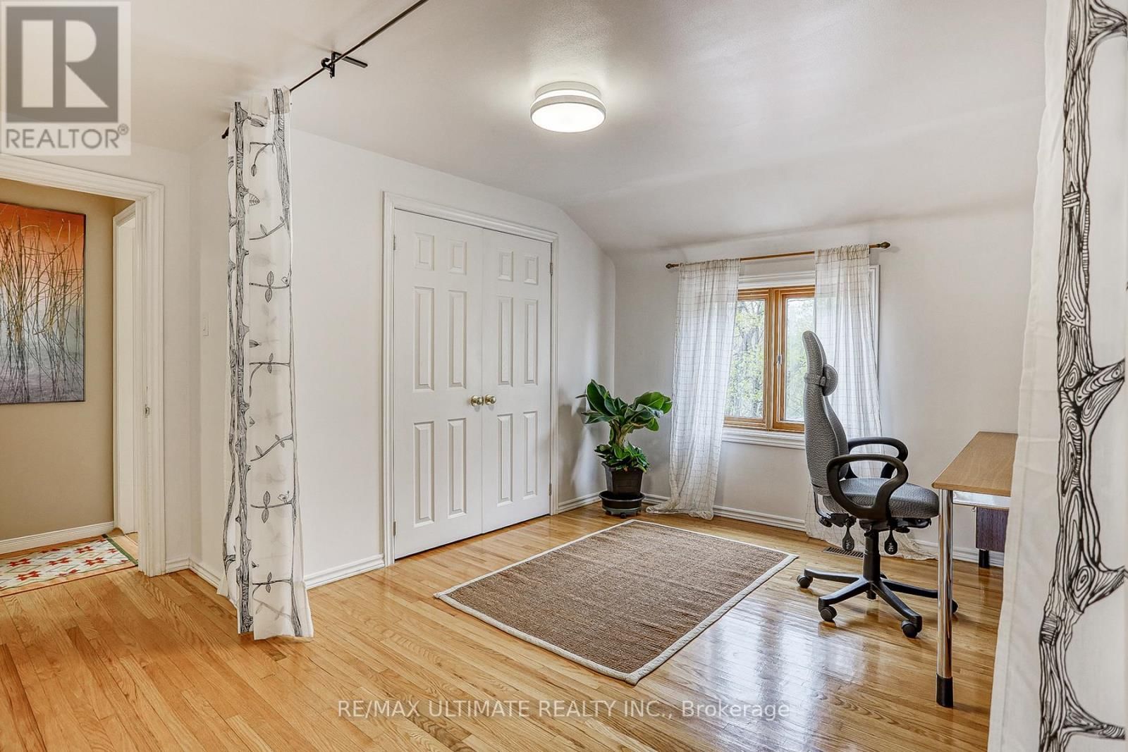 103 WEIR CRESCENT Image 22