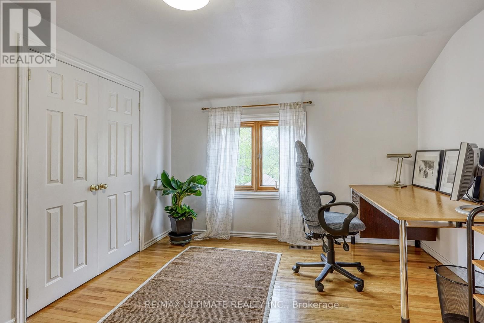 103 WEIR CRESCENT Image 23