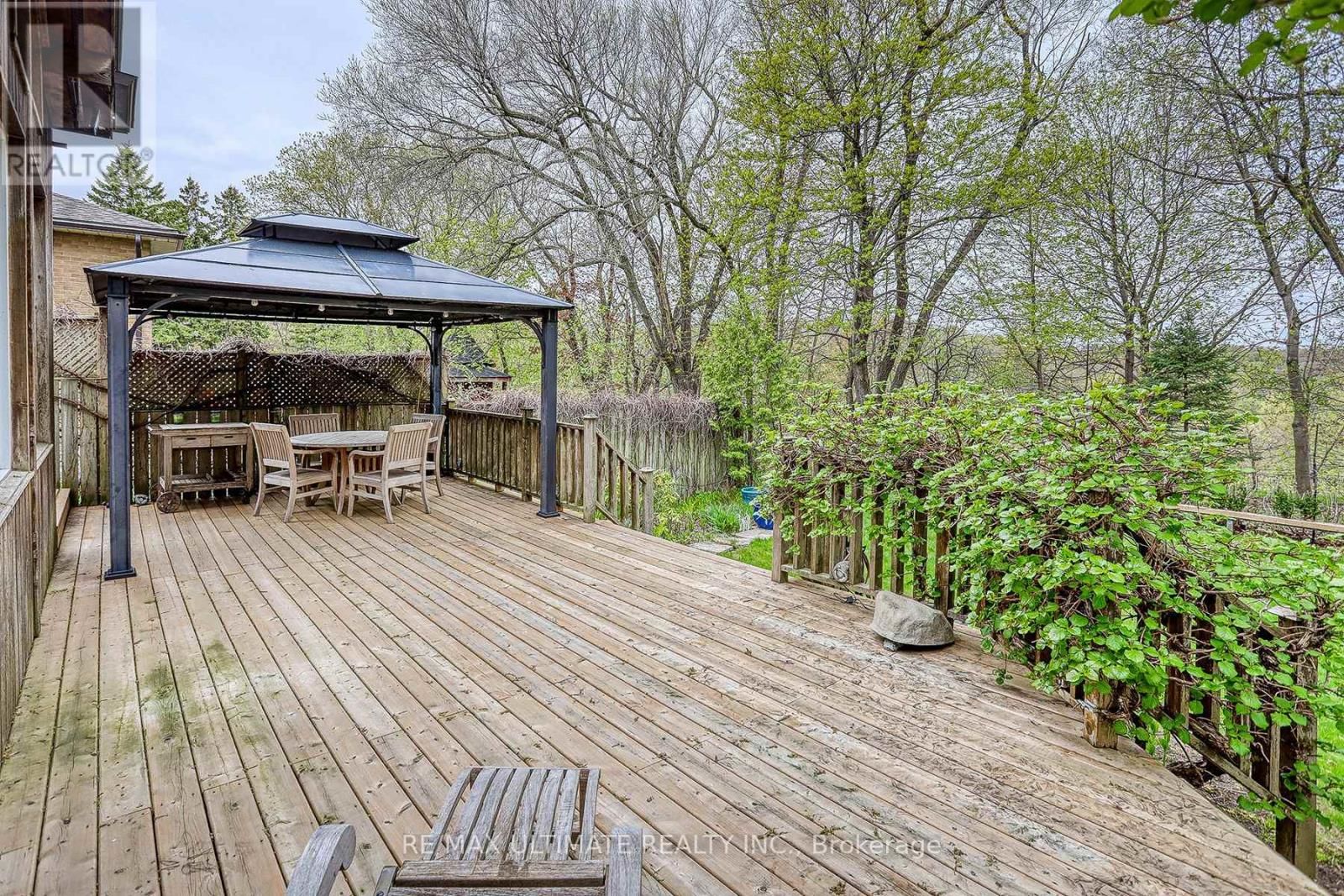 103 WEIR CRESCENT Image 37