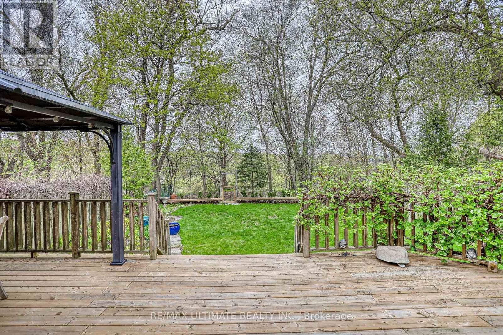 103 WEIR CRESCENT Image 38