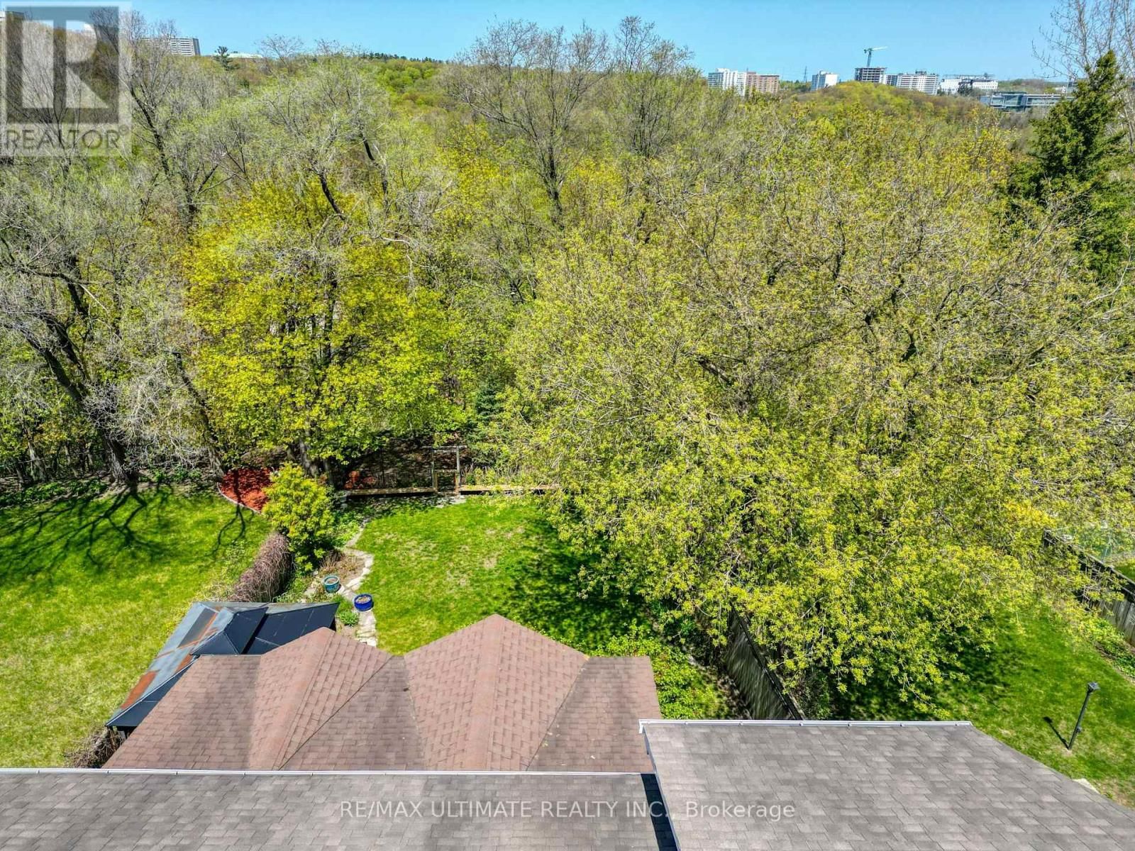 103 WEIR CRESCENT Image 43