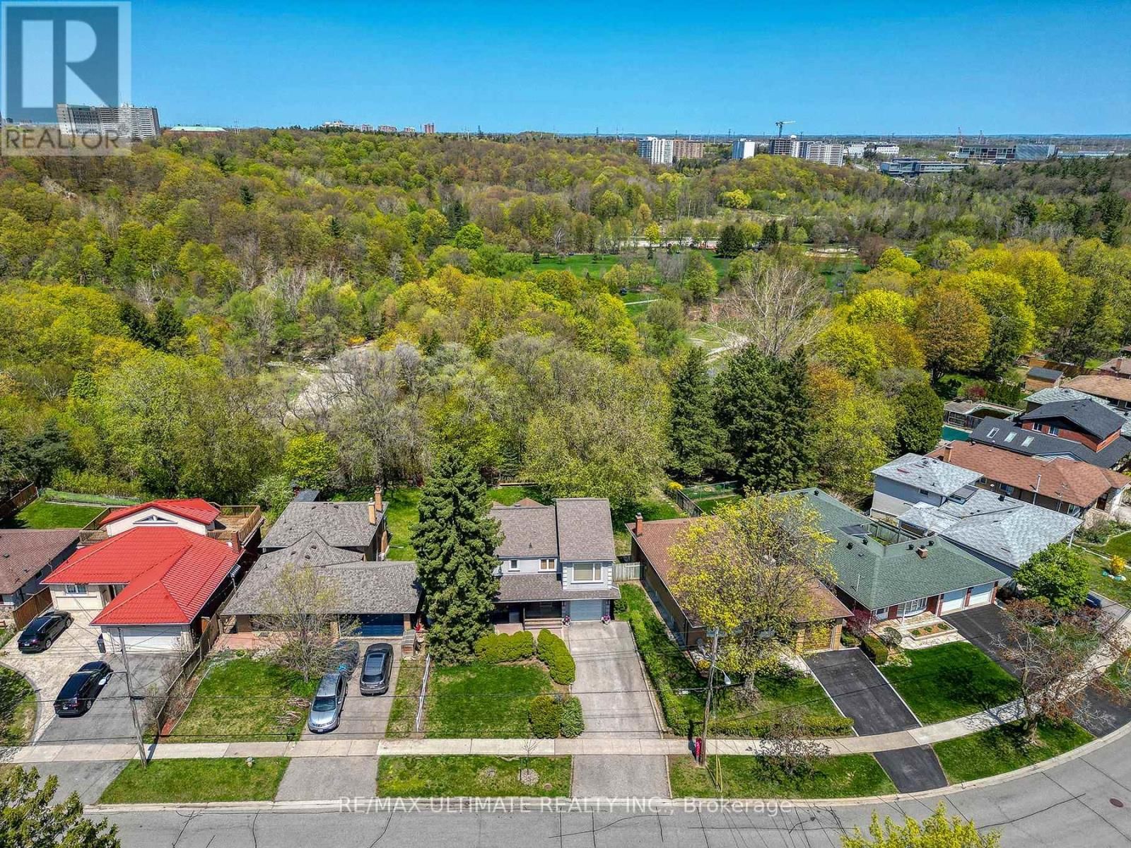 103 WEIR CRESCENT Image 45