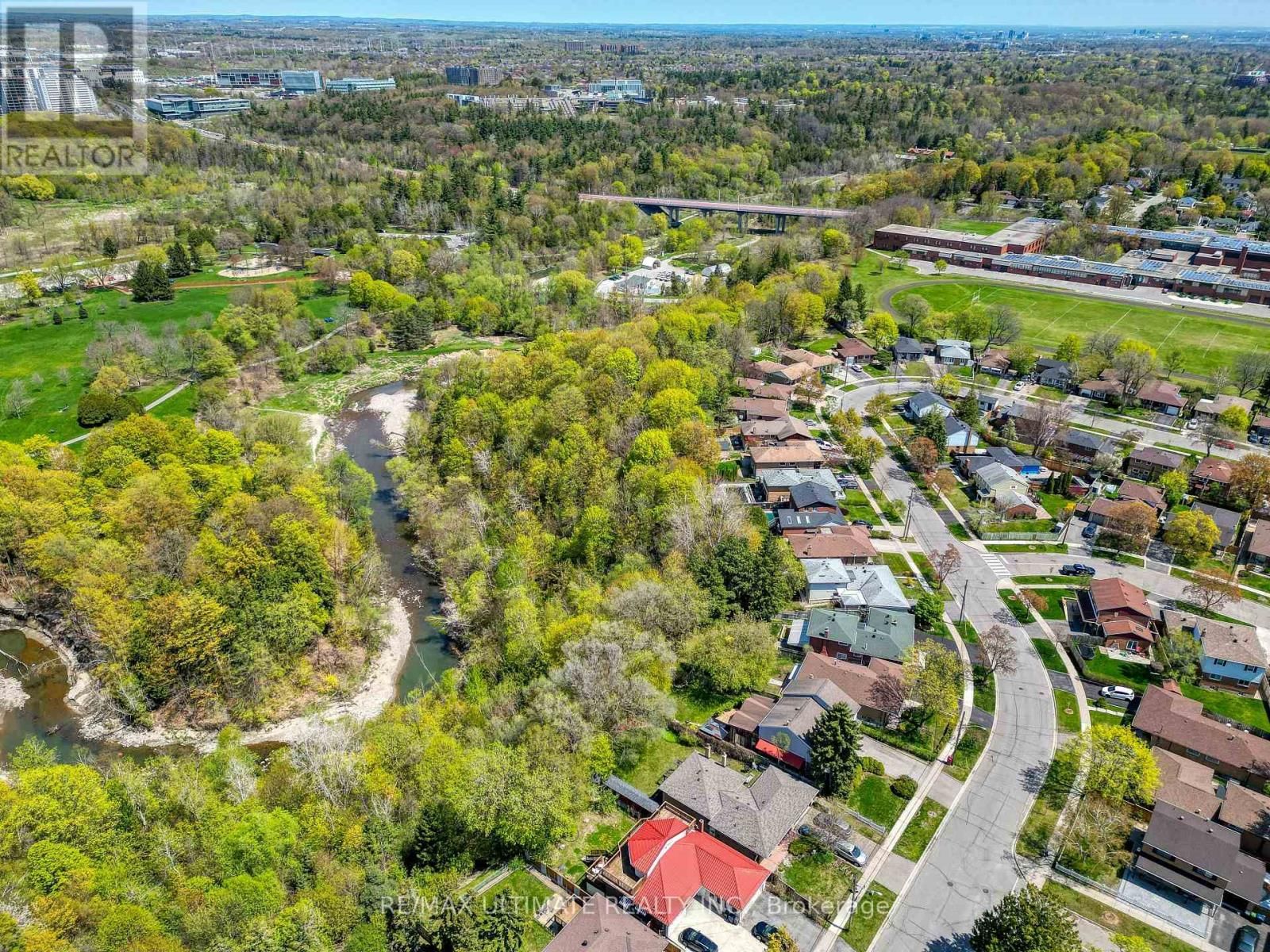 103 WEIR CRESCENT Image 46