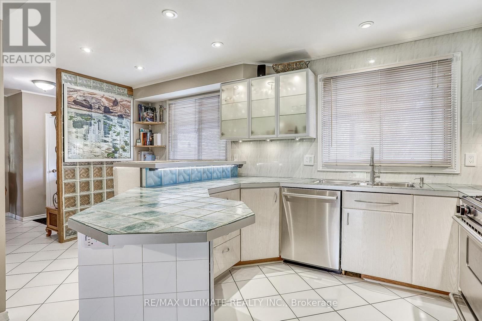 103 WEIR CRESCENT Image 5