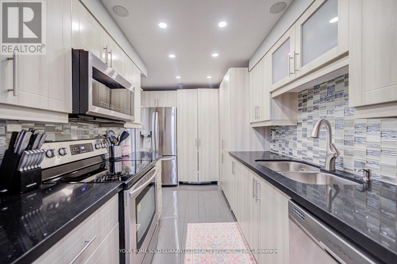 602 - 2721 VICTORIA PARK AVENUE Image 9