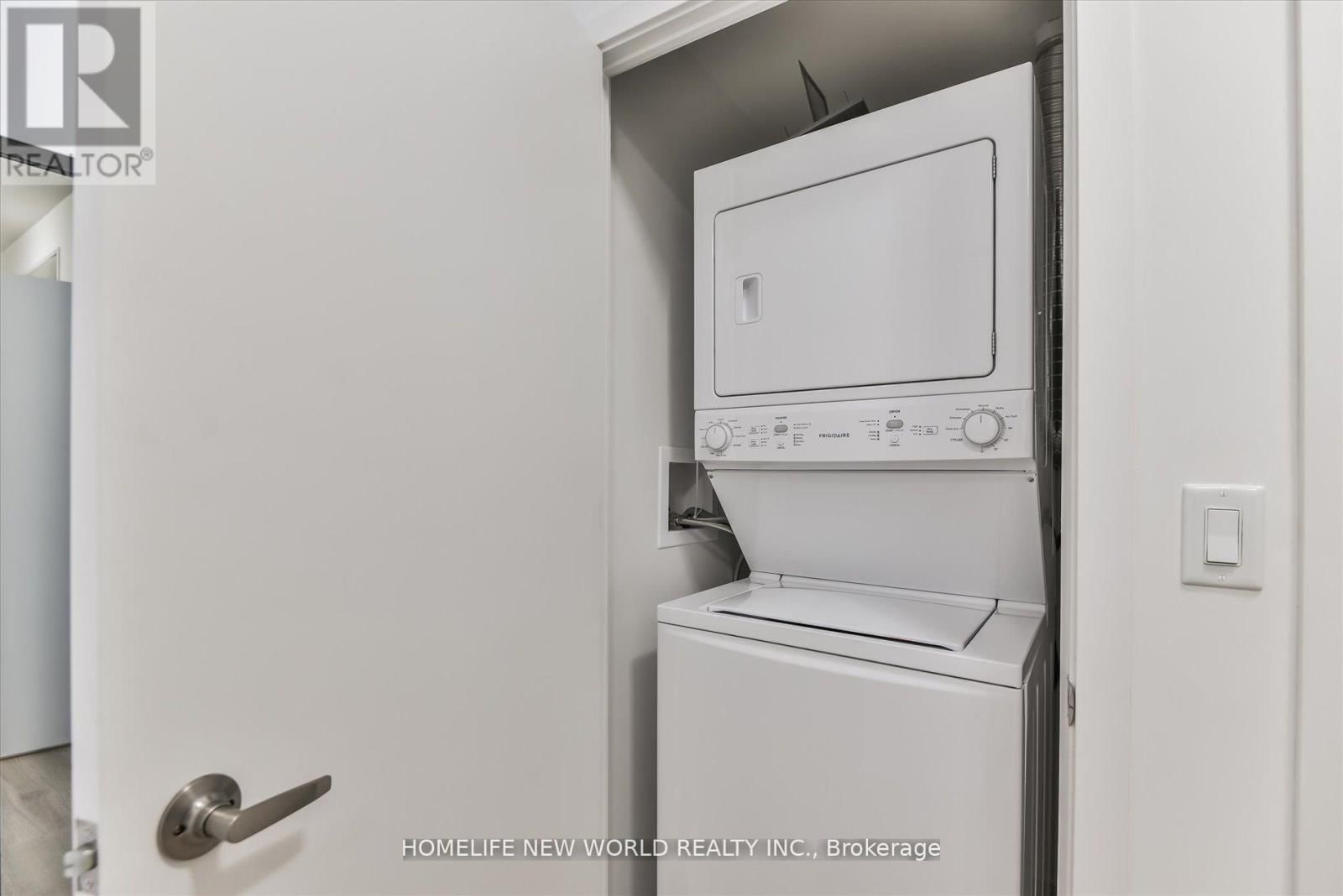 405 - 899 QUEEN STREET EAST Image 13