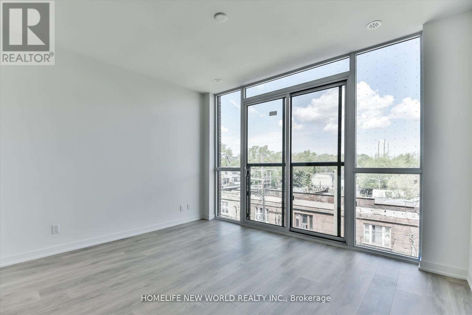 405 - 899 QUEEN STREET EAST Image 4