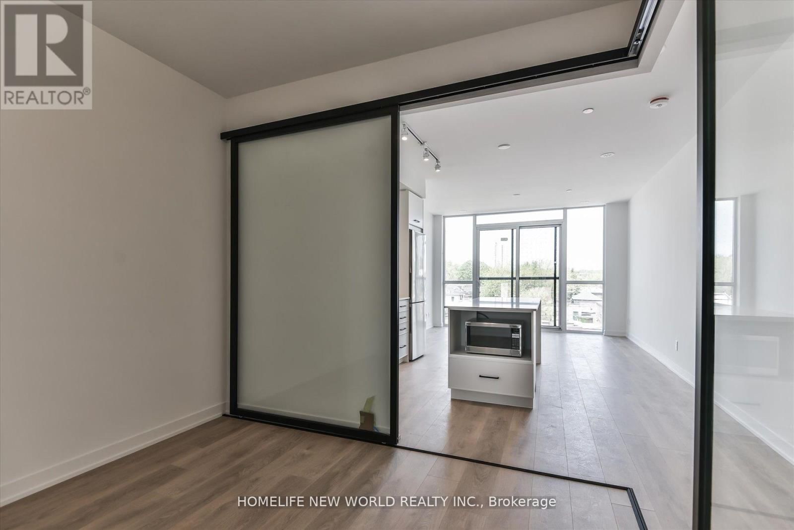 405 - 899 QUEEN STREET EAST Image 6