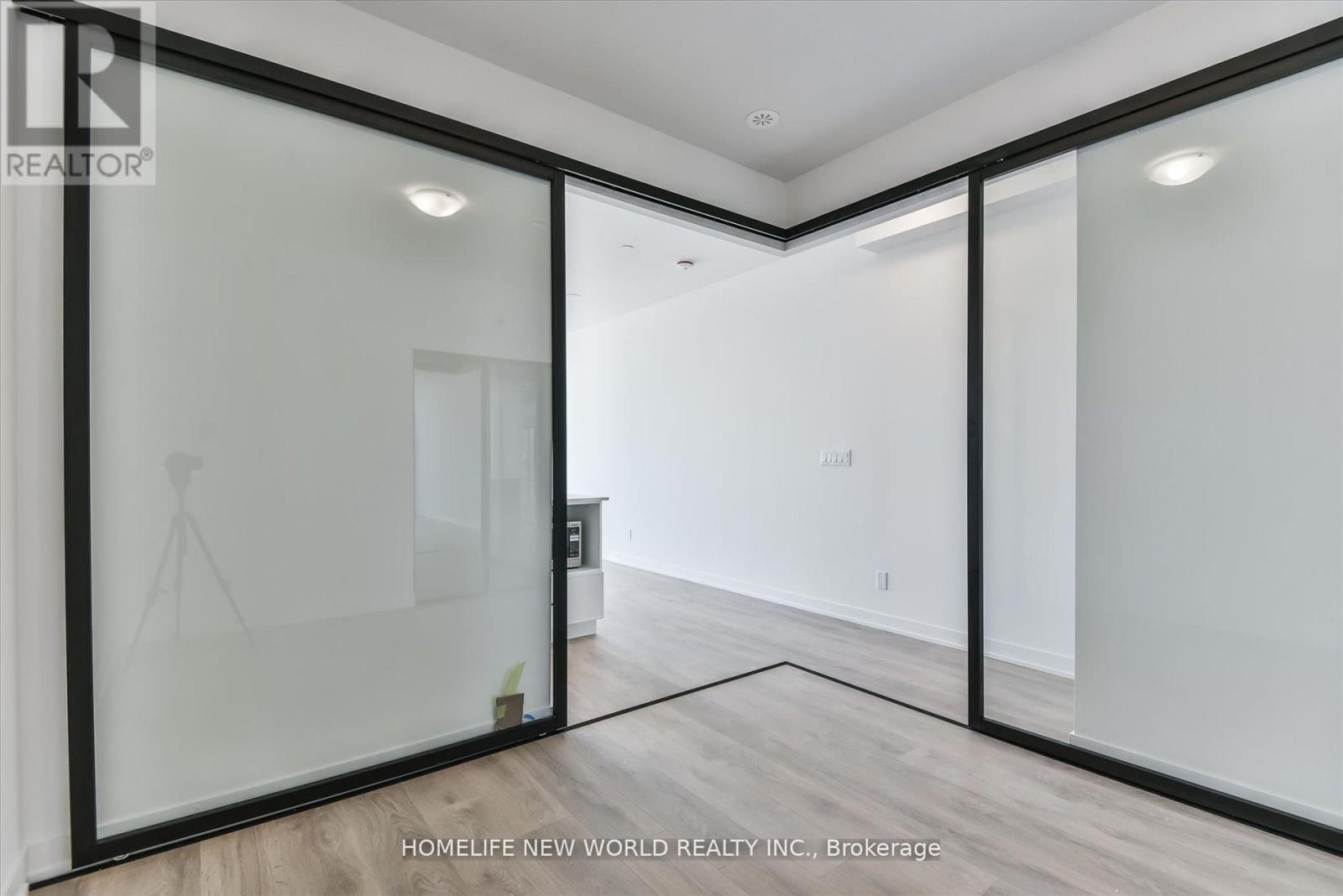 405 - 899 QUEEN STREET EAST Image 7