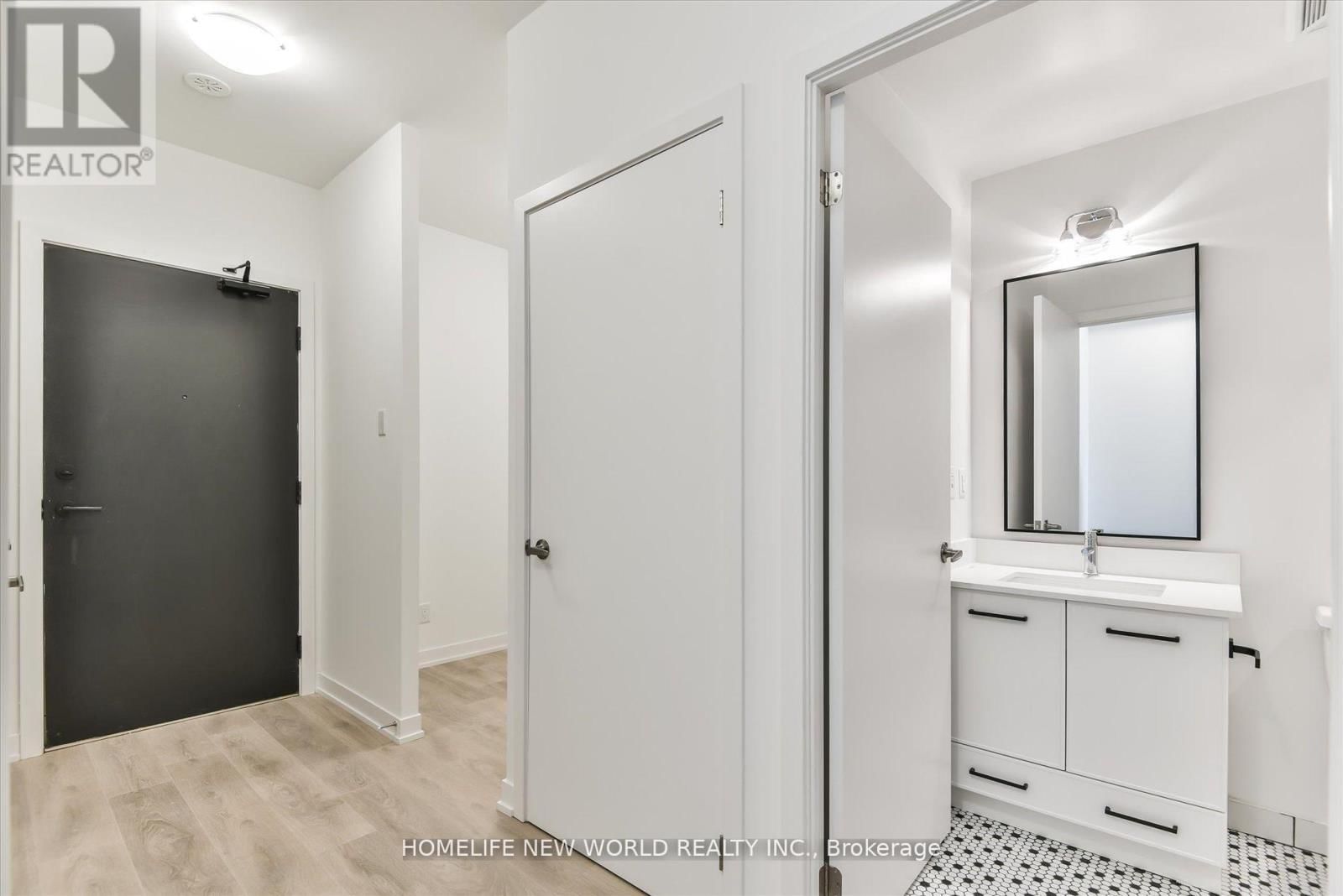 405 - 899 QUEEN STREET EAST Image 8