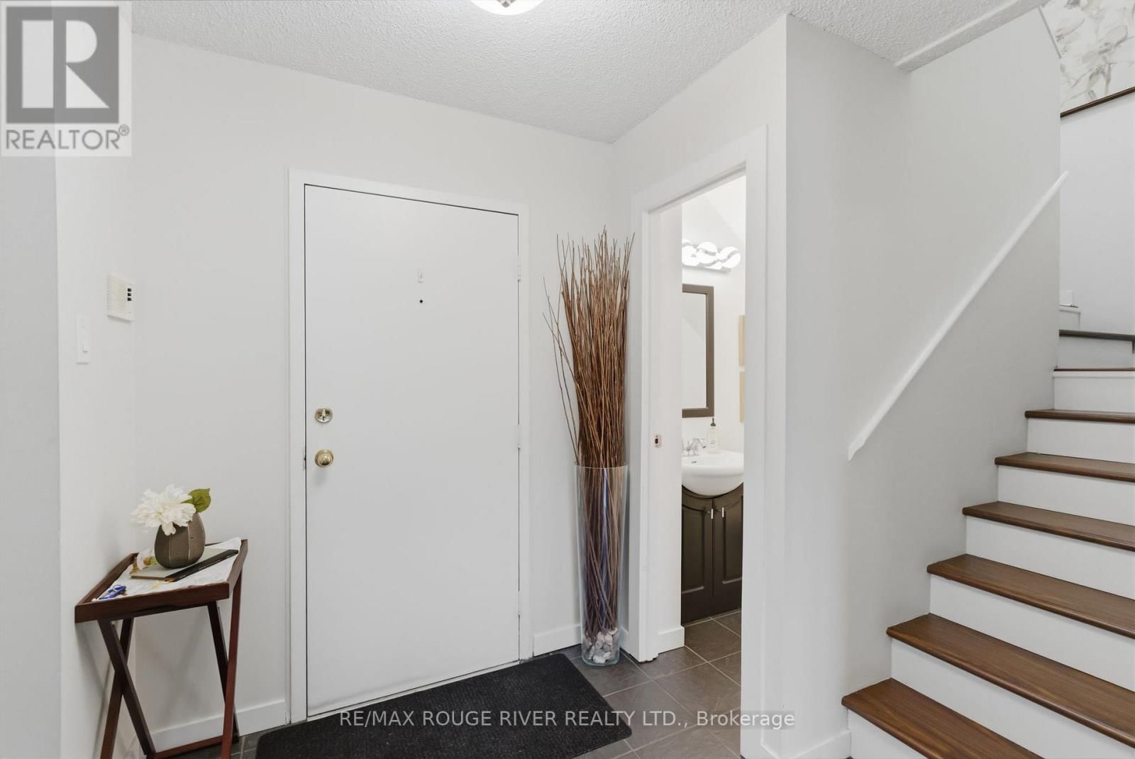 214 - 580 MARY STREET EAST Image 4