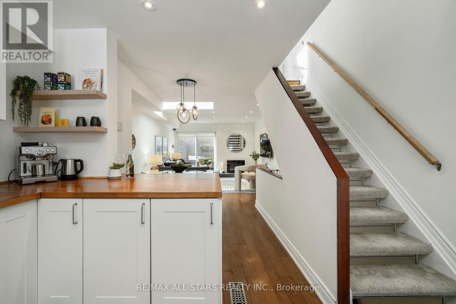 3 - 83 PAPE AVENUE Image 18