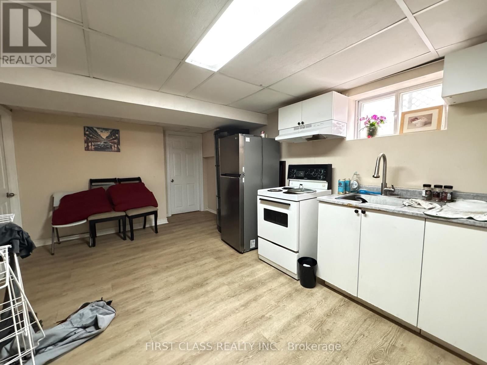 11 ELLINGTON DRIVE Image 9