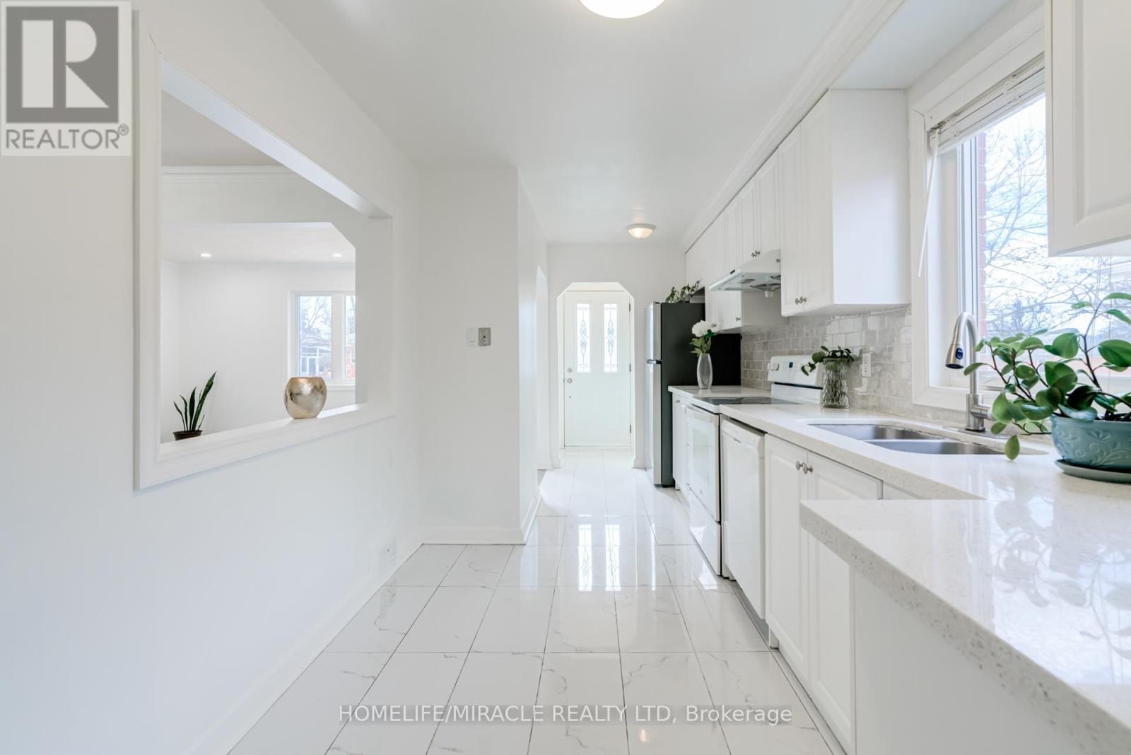 30 YORKSHIRE ROAD Image 15