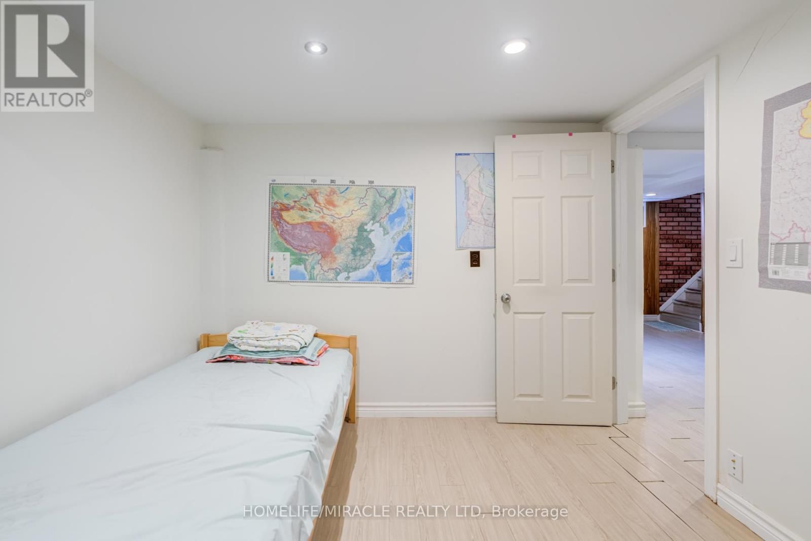 30 YORKSHIRE ROAD Image 31