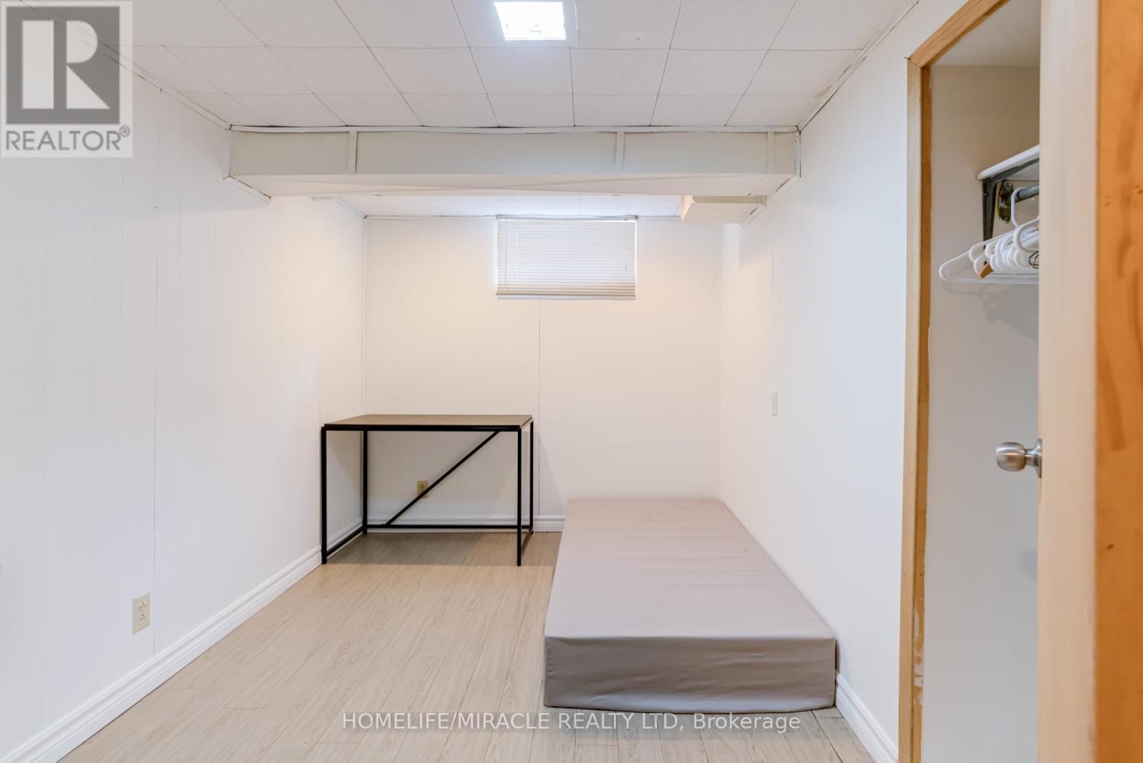 30 YORKSHIRE ROAD Image 33