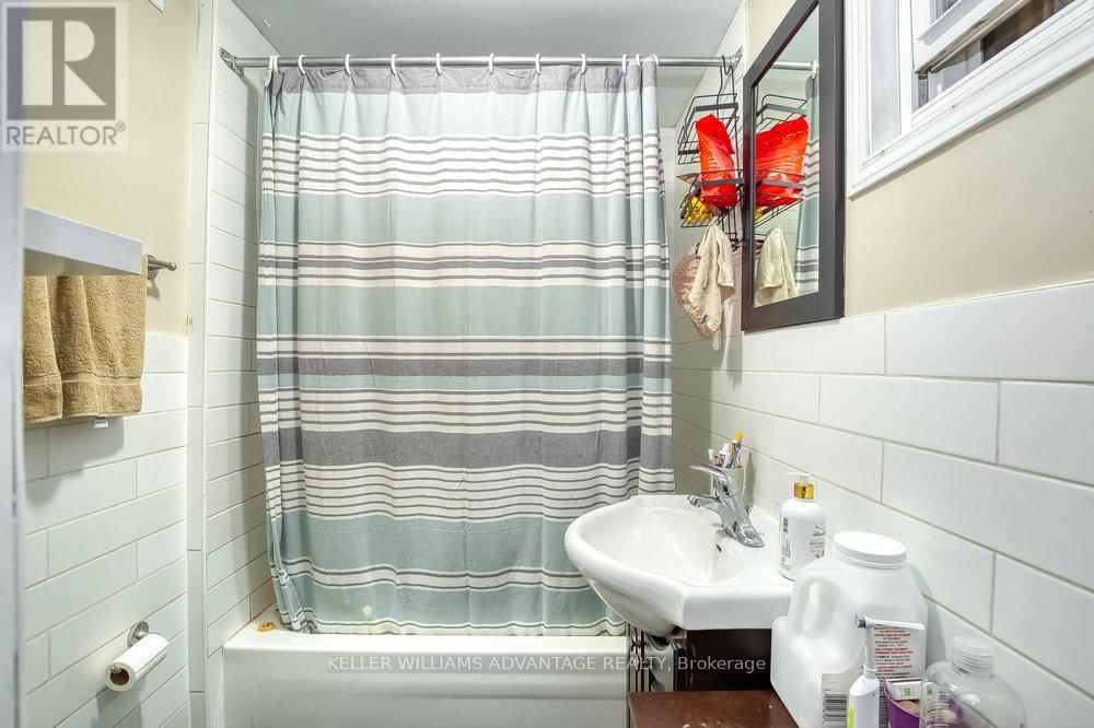 218 BROADVIEW AVENUE Image 12