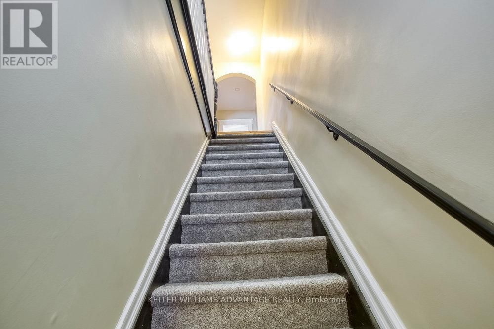 218 BROADVIEW AVENUE Image 13