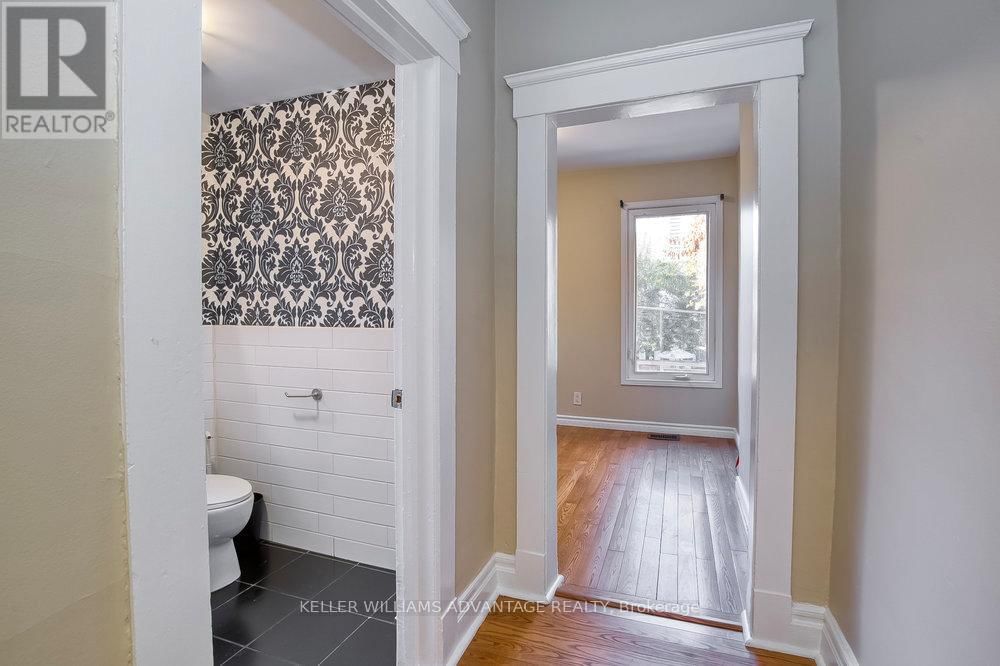 218 BROADVIEW AVENUE Image 14