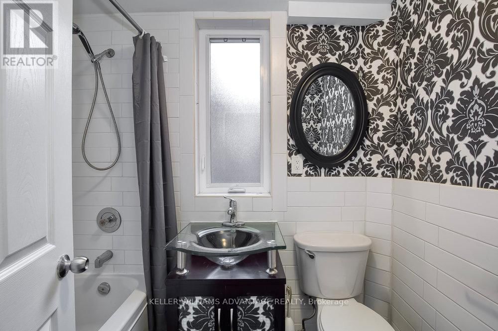 218 BROADVIEW AVENUE Image 15