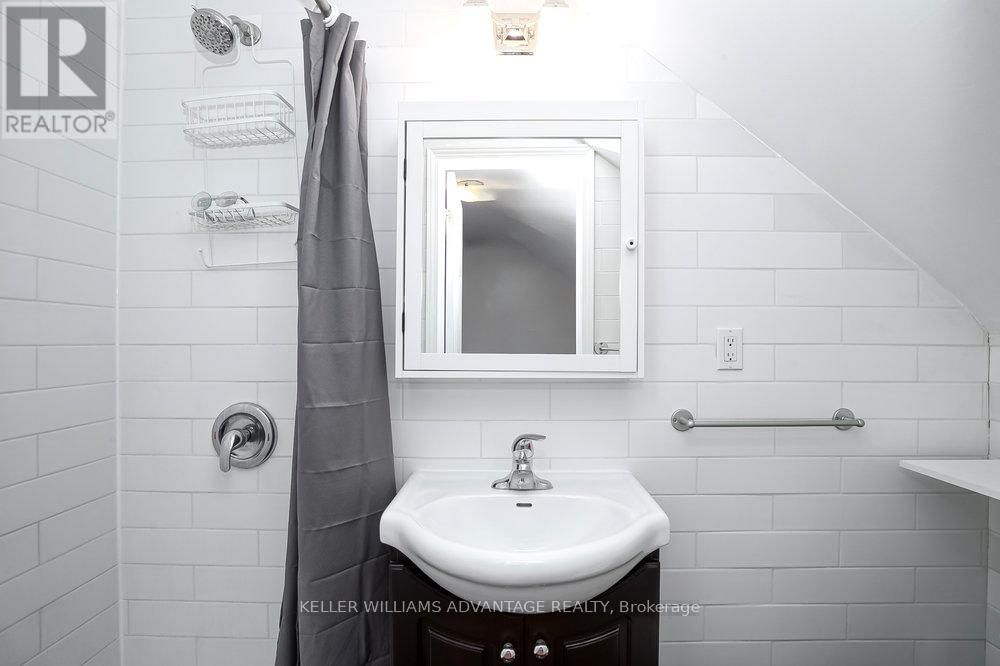 218 BROADVIEW AVENUE Image 24