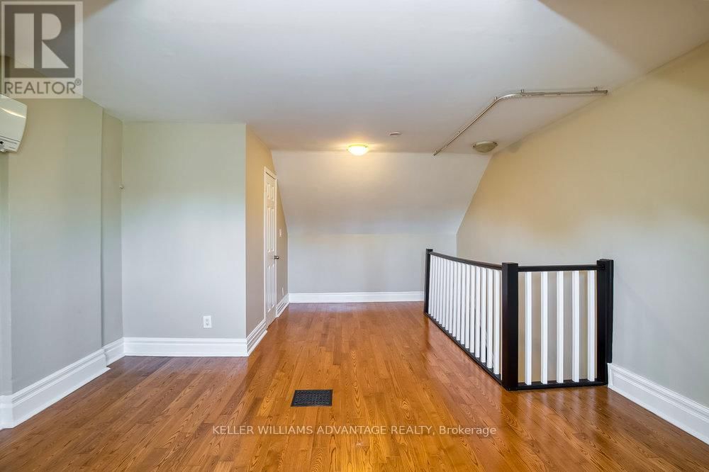 218 BROADVIEW AVENUE Image 25