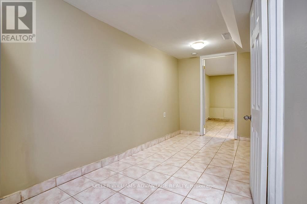 218 BROADVIEW AVENUE Image 32