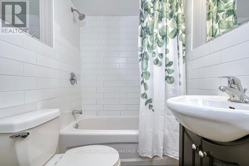 218 BROADVIEW AVENUE Image 34