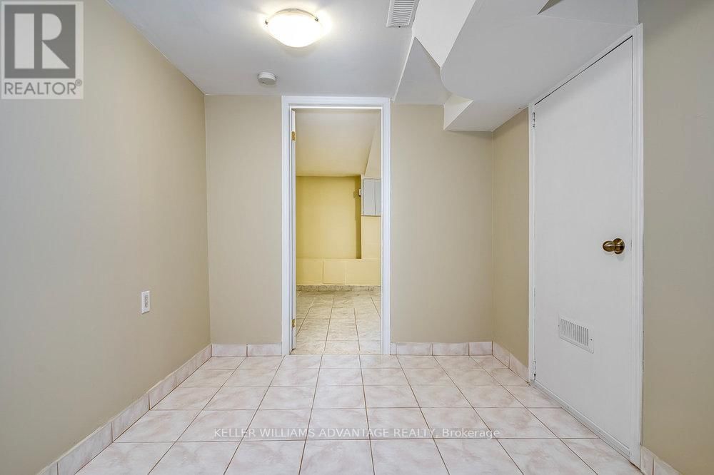 218 BROADVIEW AVENUE Image 35