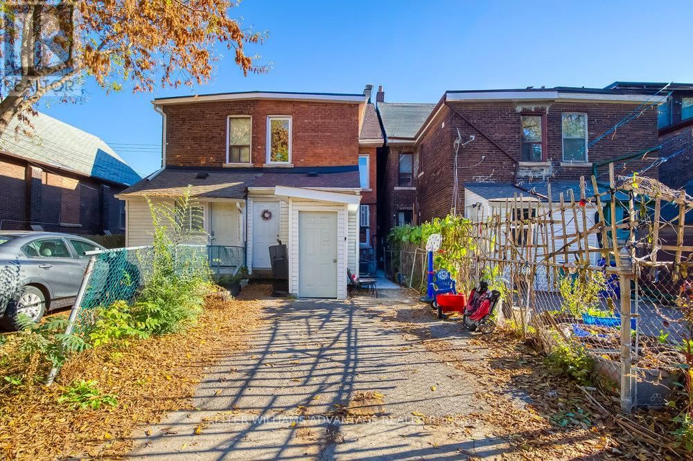 218 BROADVIEW AVENUE Image 42