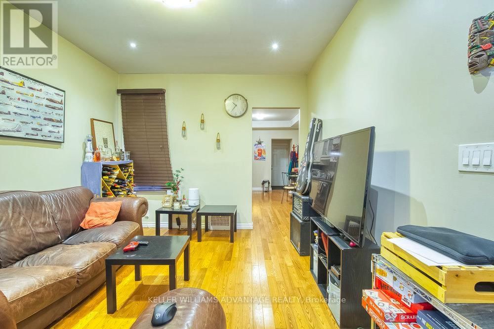 218 BROADVIEW AVENUE Image 7