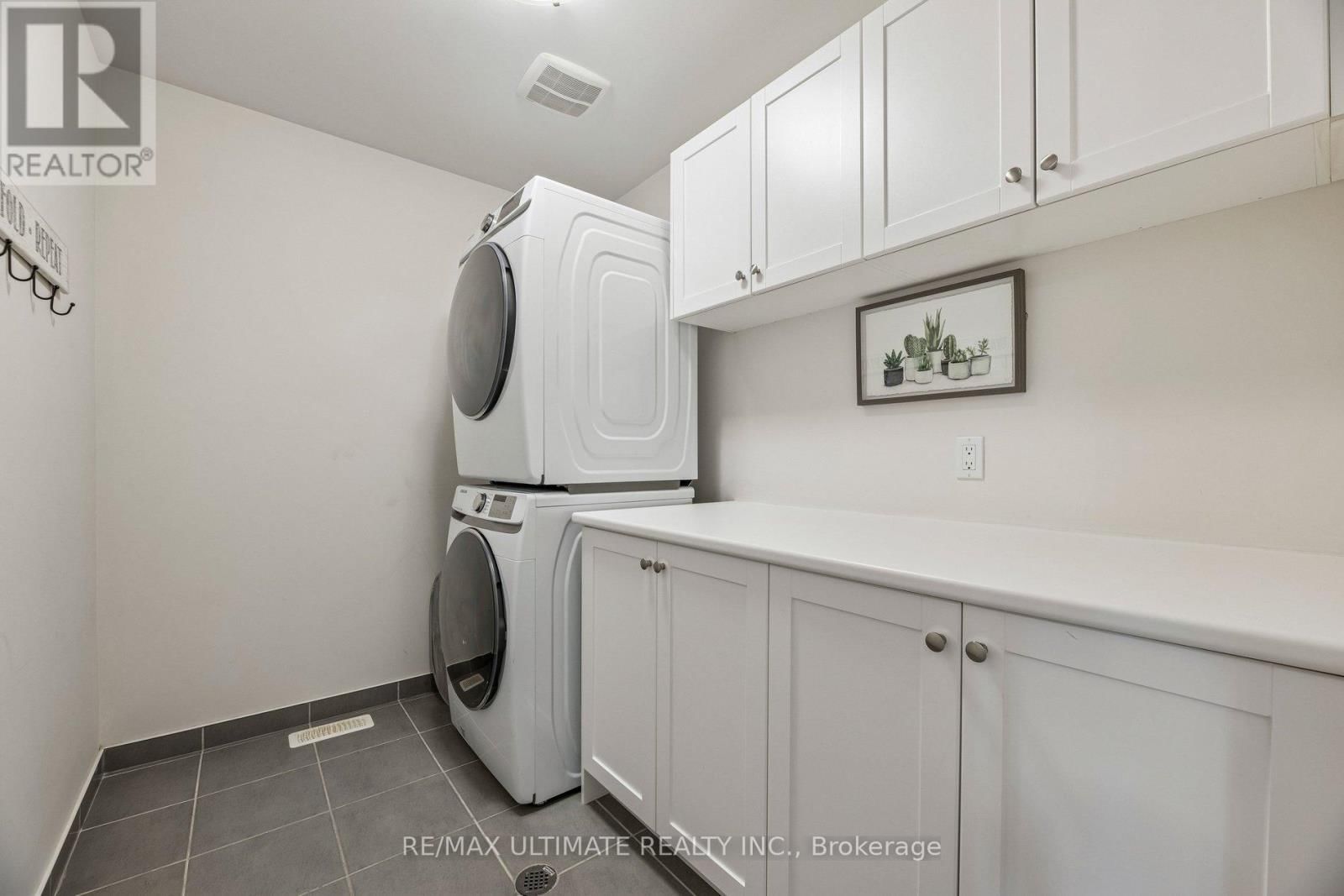 1825 SILVERSTONE CRESCENT Image 25