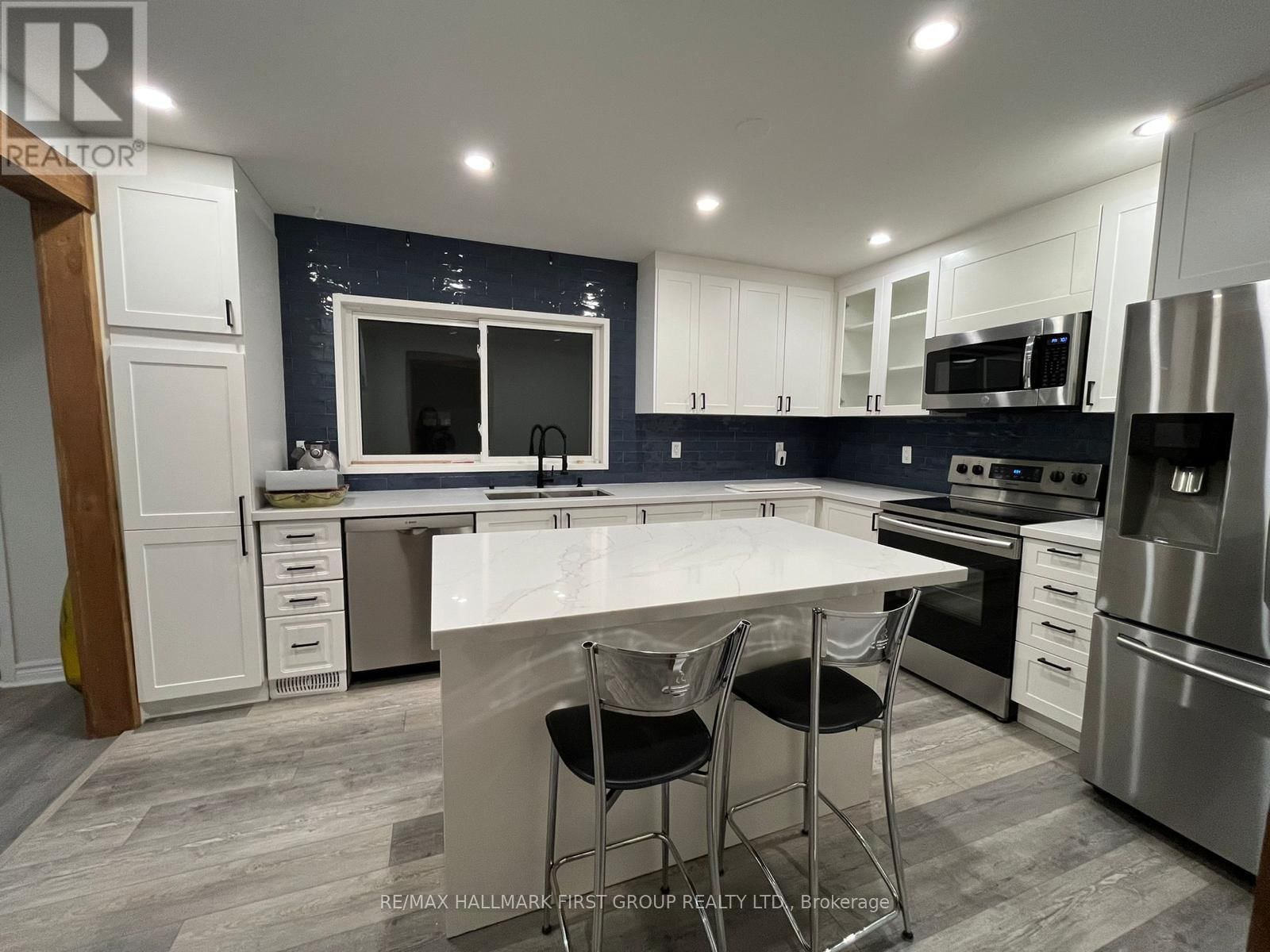 141 - 1010 GLEN STREET Image 13