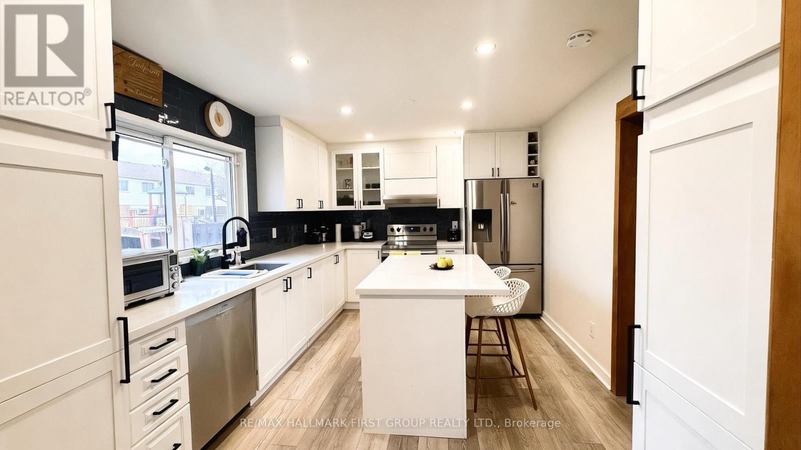 141 - 1010 GLEN STREET Image 14