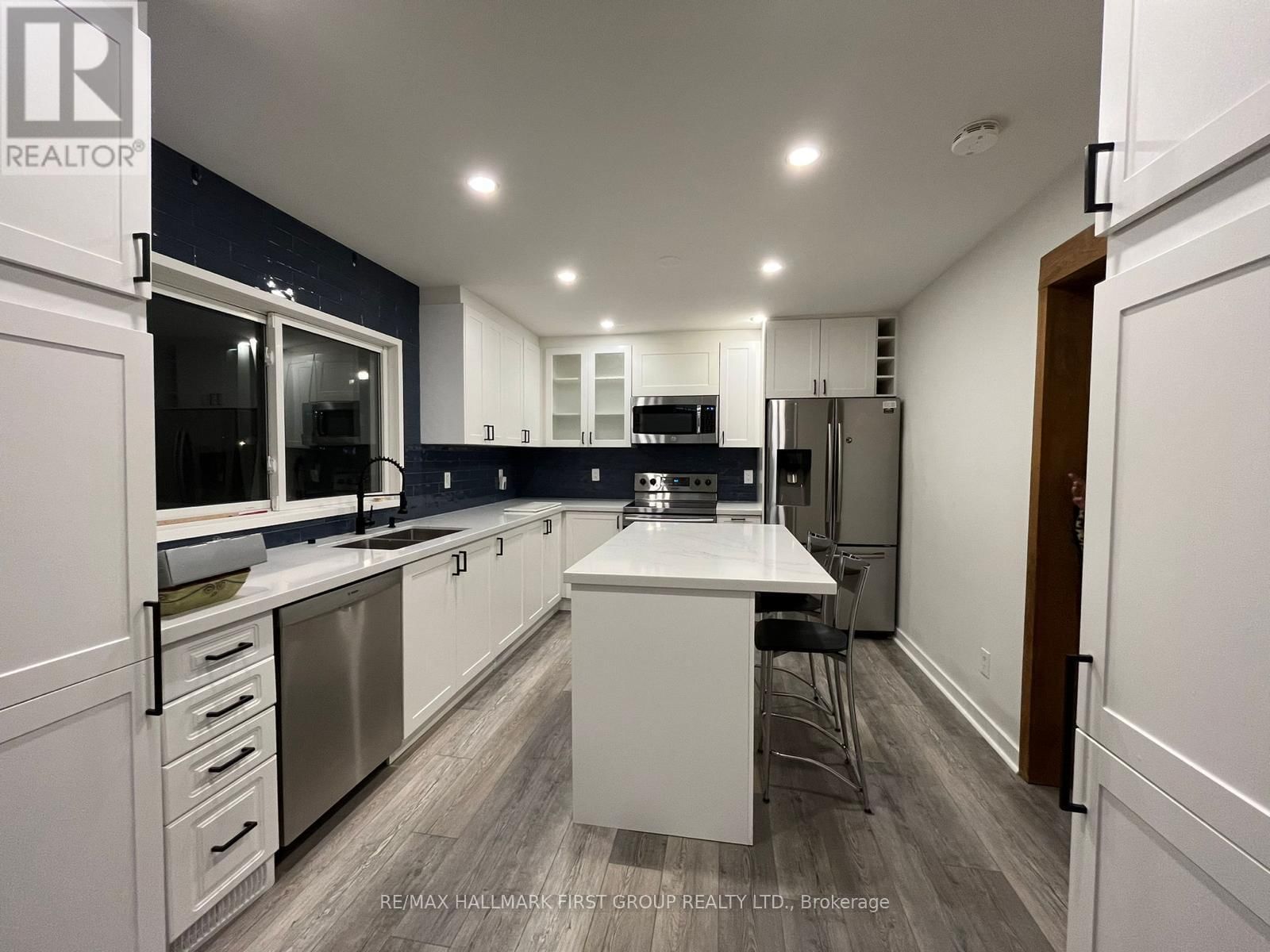 141 - 1010 GLEN STREET Image 15