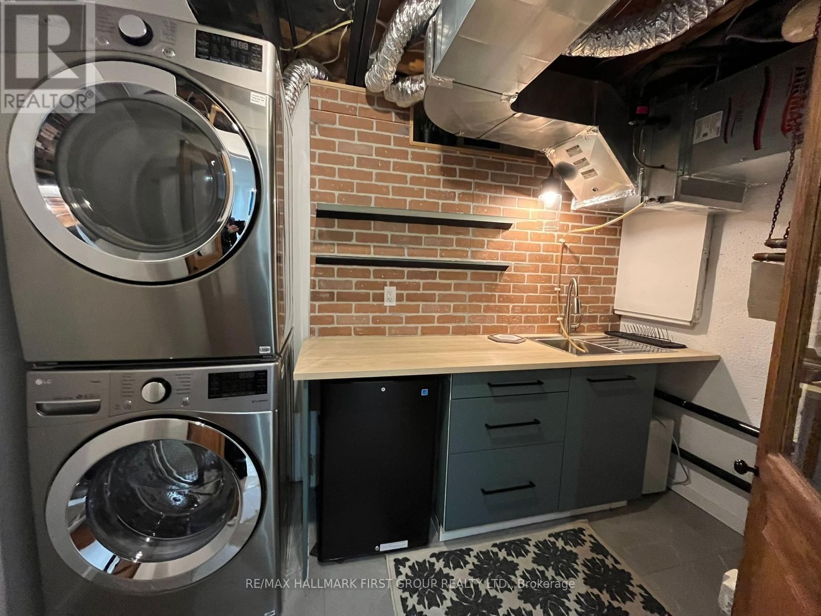 141 - 1010 GLEN STREET Image 21