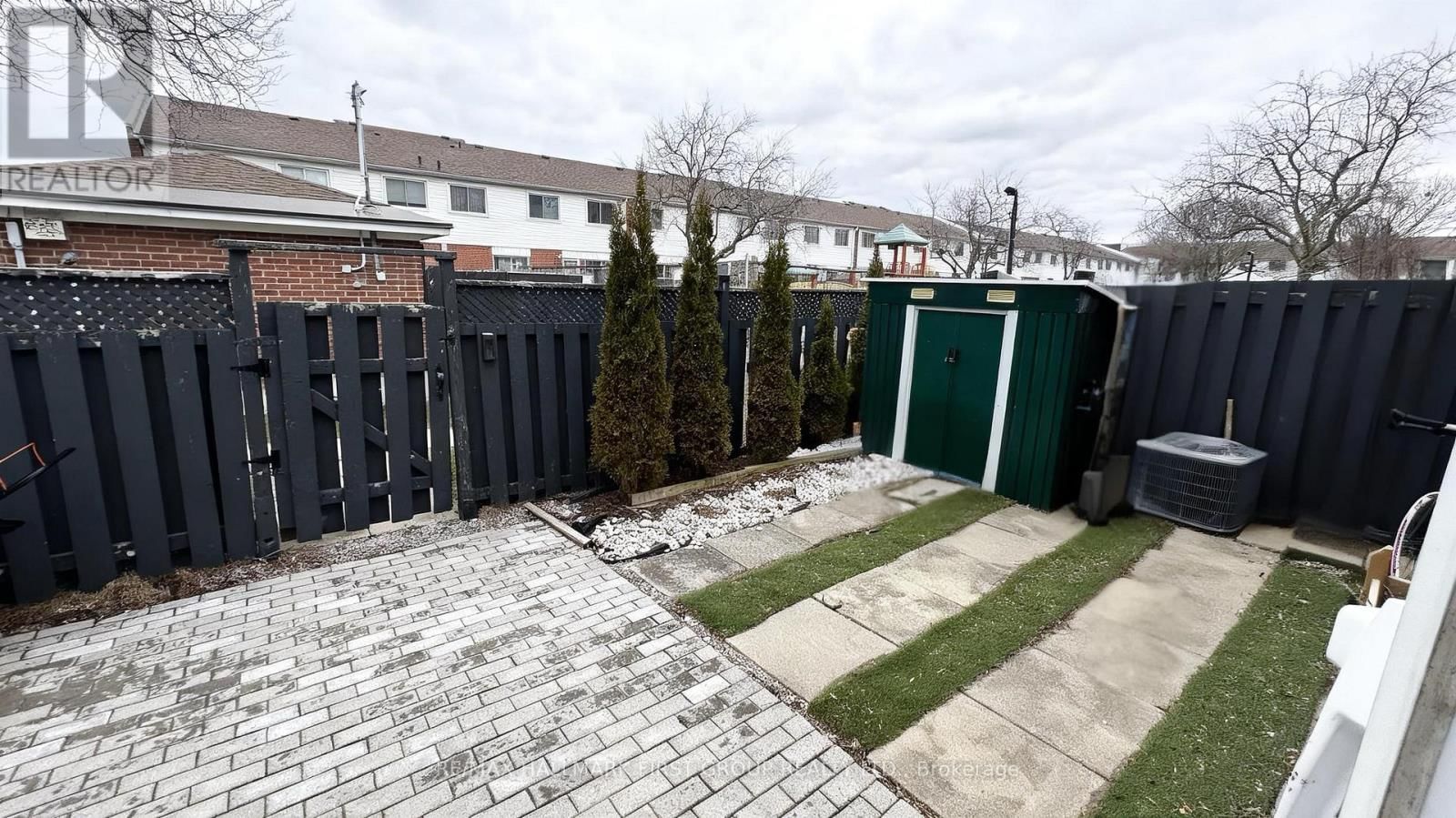 141 - 1010 GLEN STREET Image 27