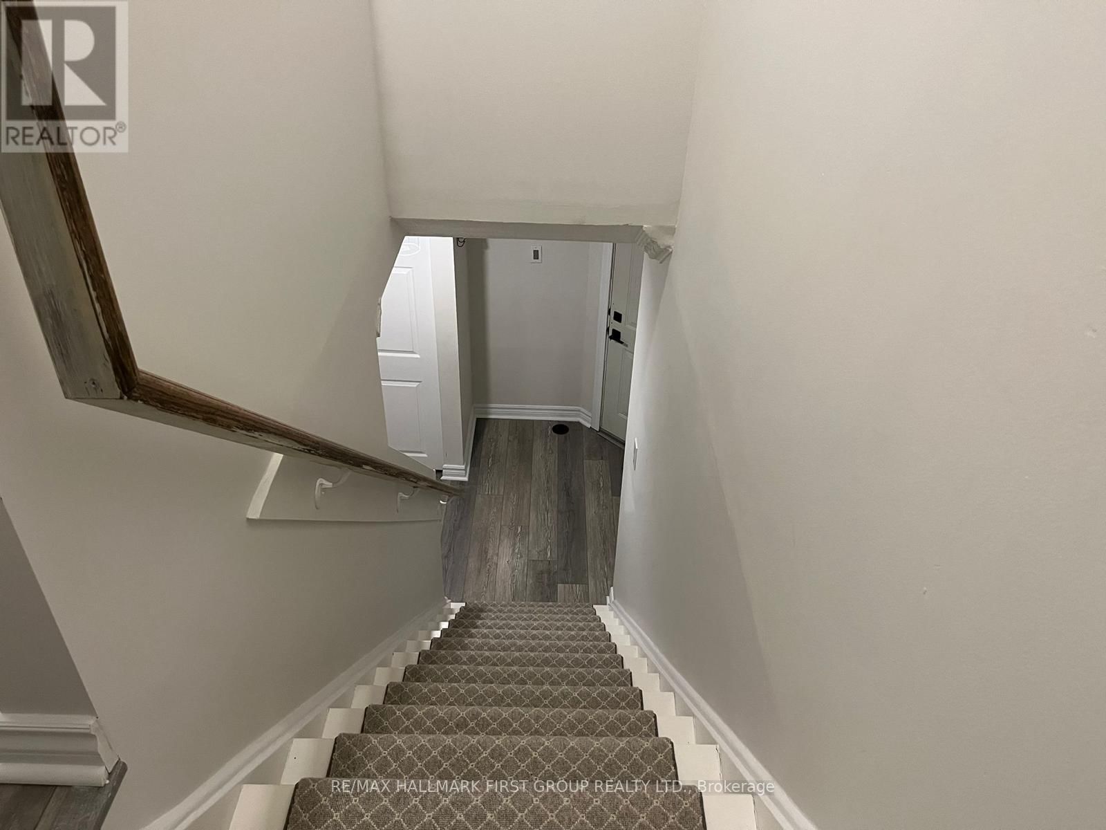 141 - 1010 GLEN STREET Image 3