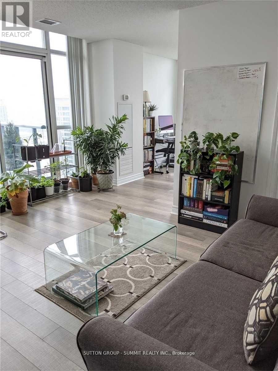 3904 - 50 TOWN CENTRE COURT Image 10