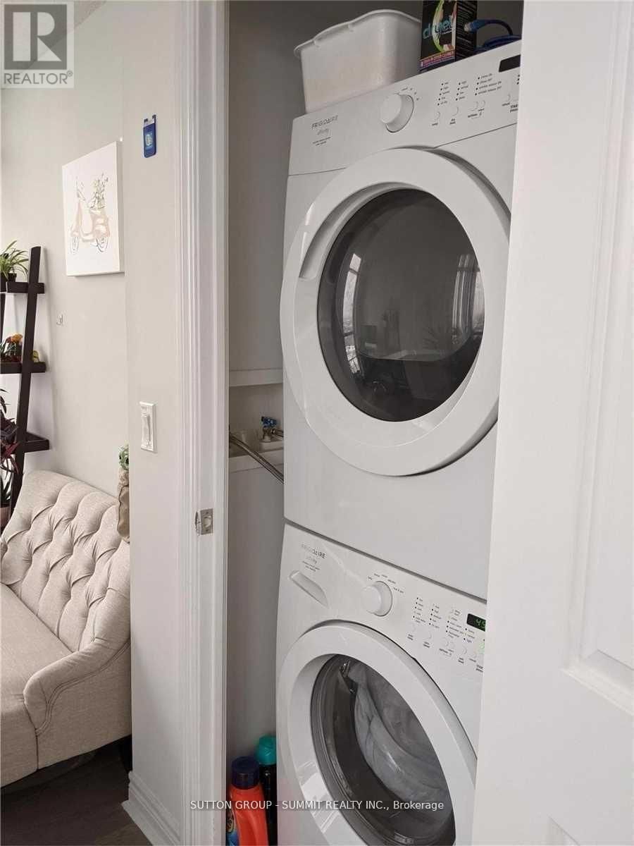 3904 - 50 TOWN CENTRE COURT Image 15