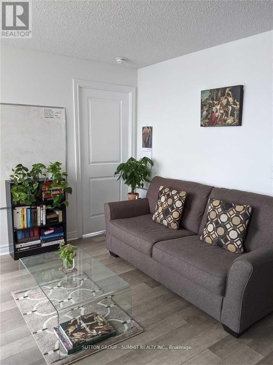 3904 - 50 TOWN CENTRE COURT Image 4