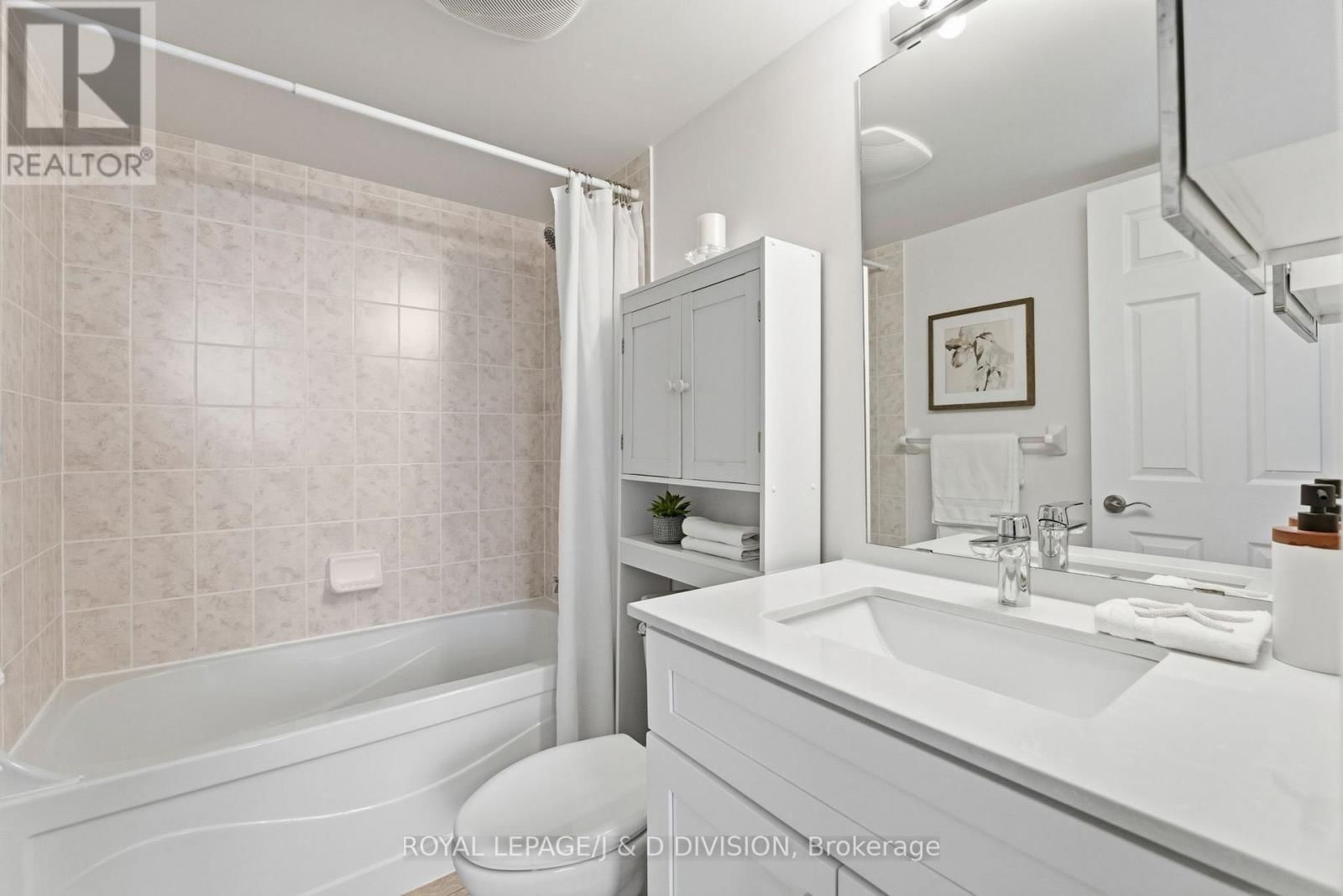 1610 - 68 GRANGEWAY AVENUE Image 13