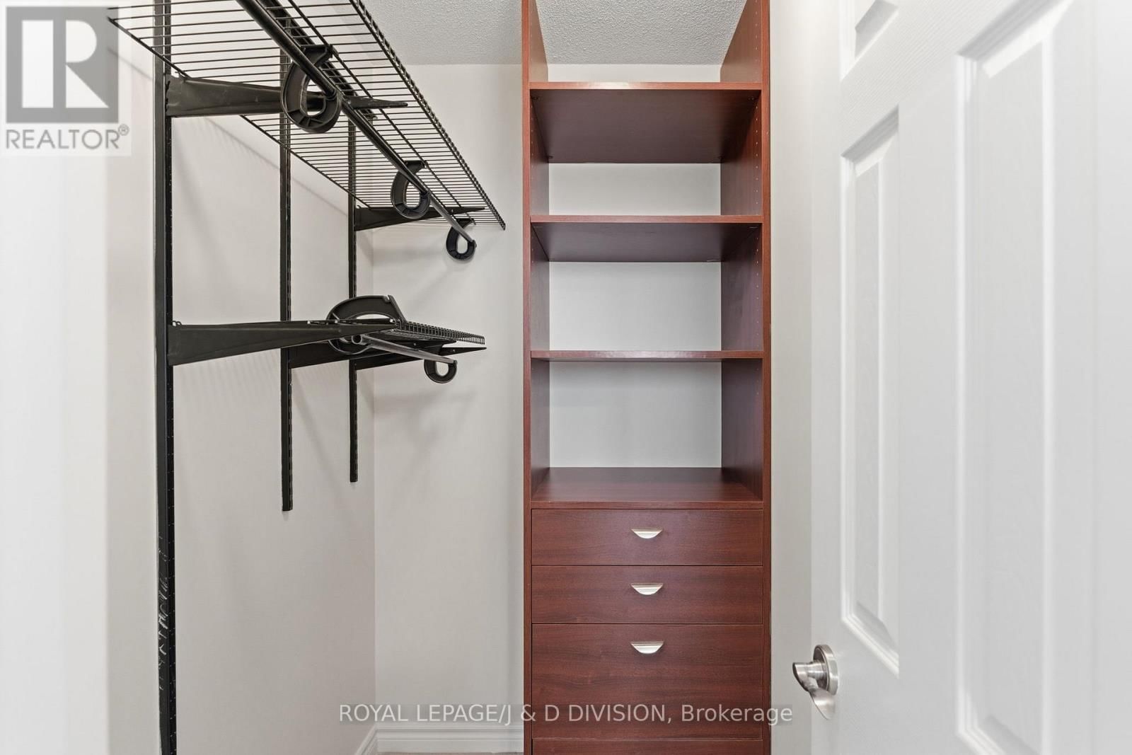 1610 - 68 GRANGEWAY AVENUE Image 14