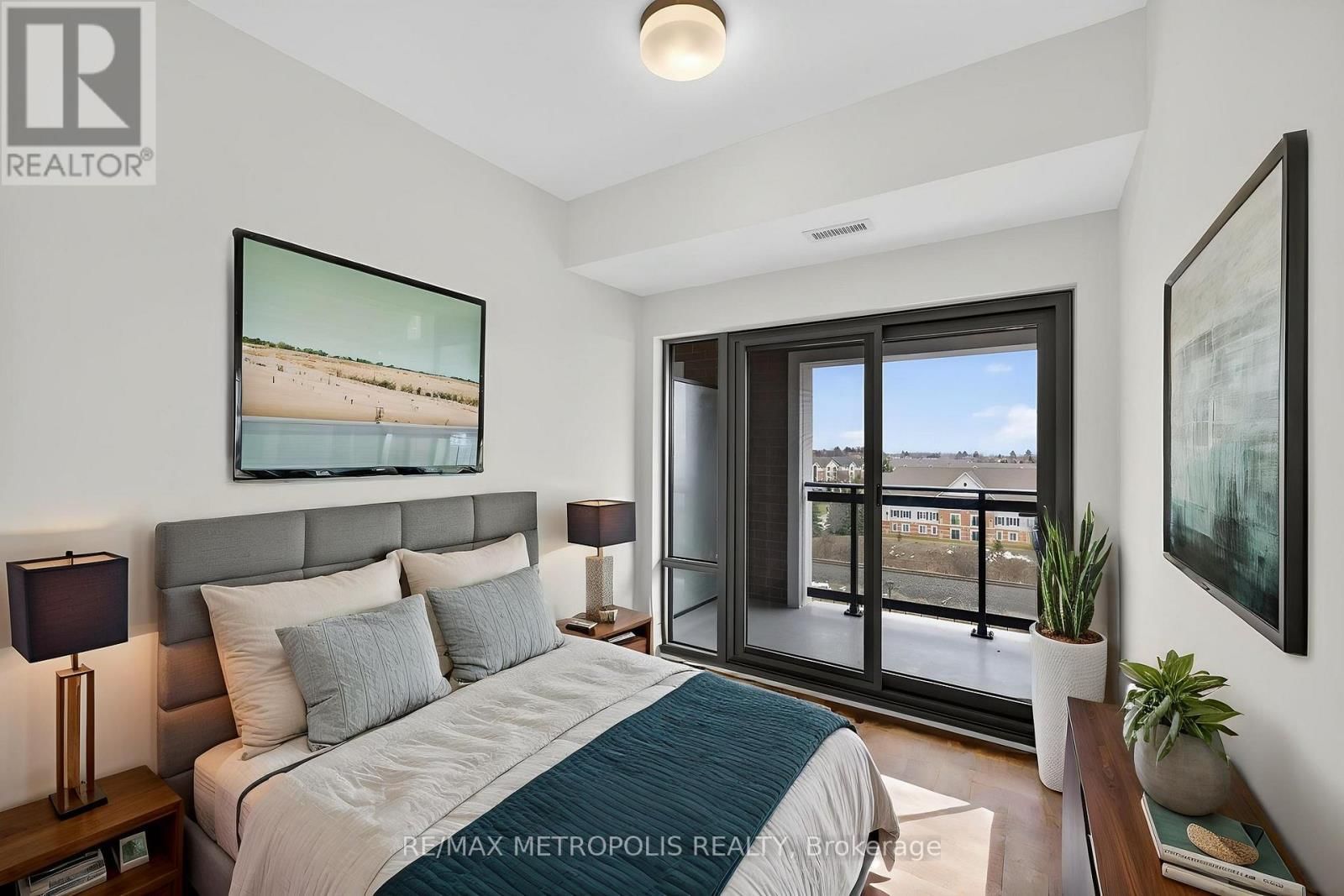 602 - 51 CLARINGTON BOULEVARD Image 4