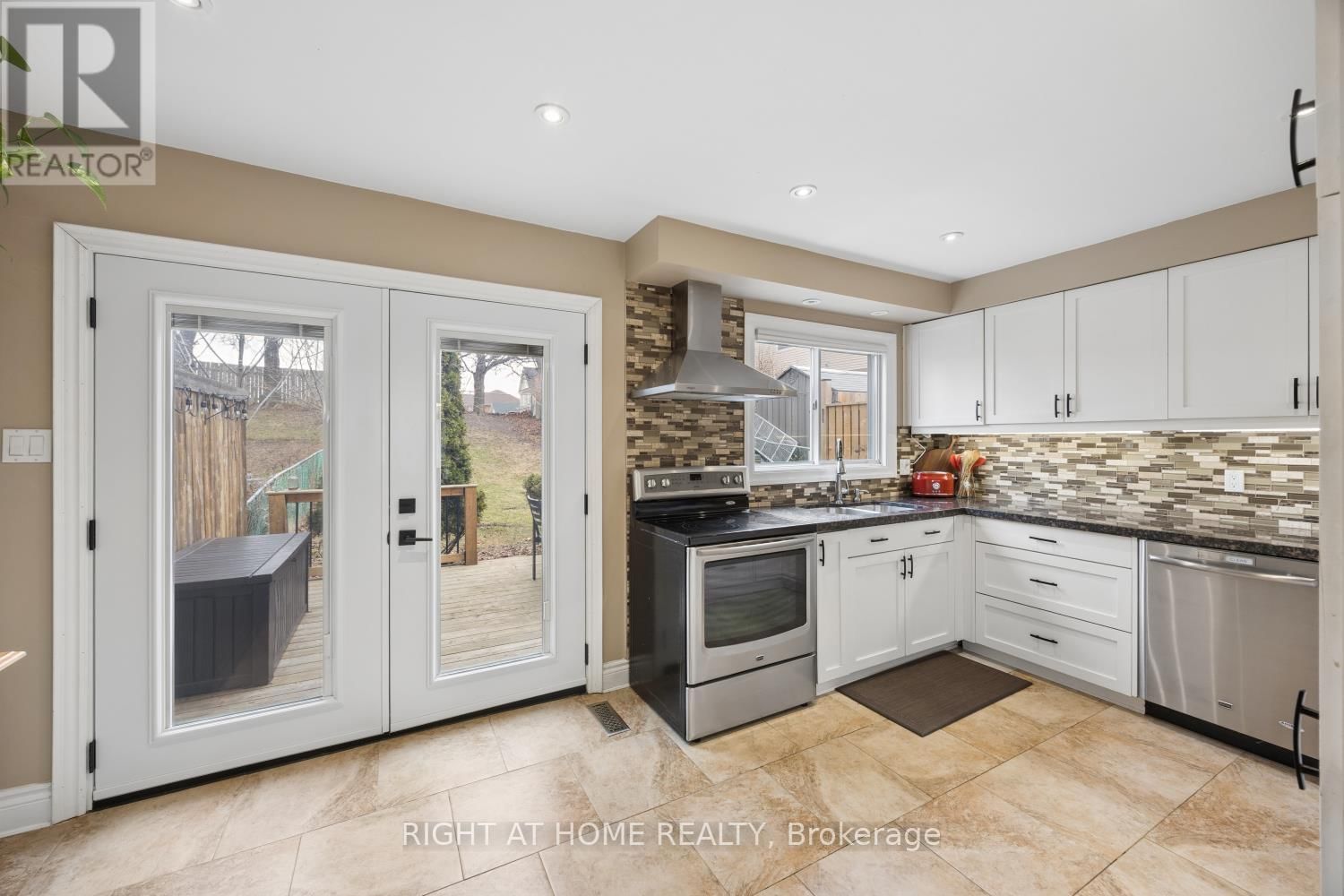 953 SOUTHRIDGE STREET Image 14