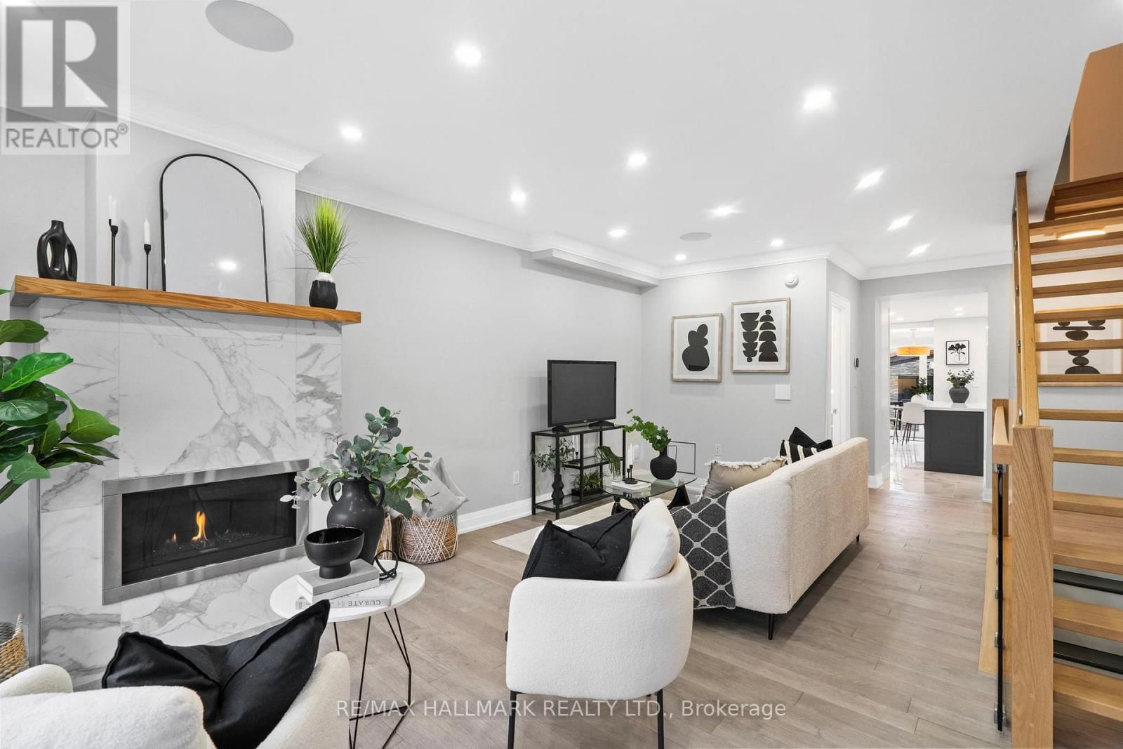 394 MAIN STREET Image 9