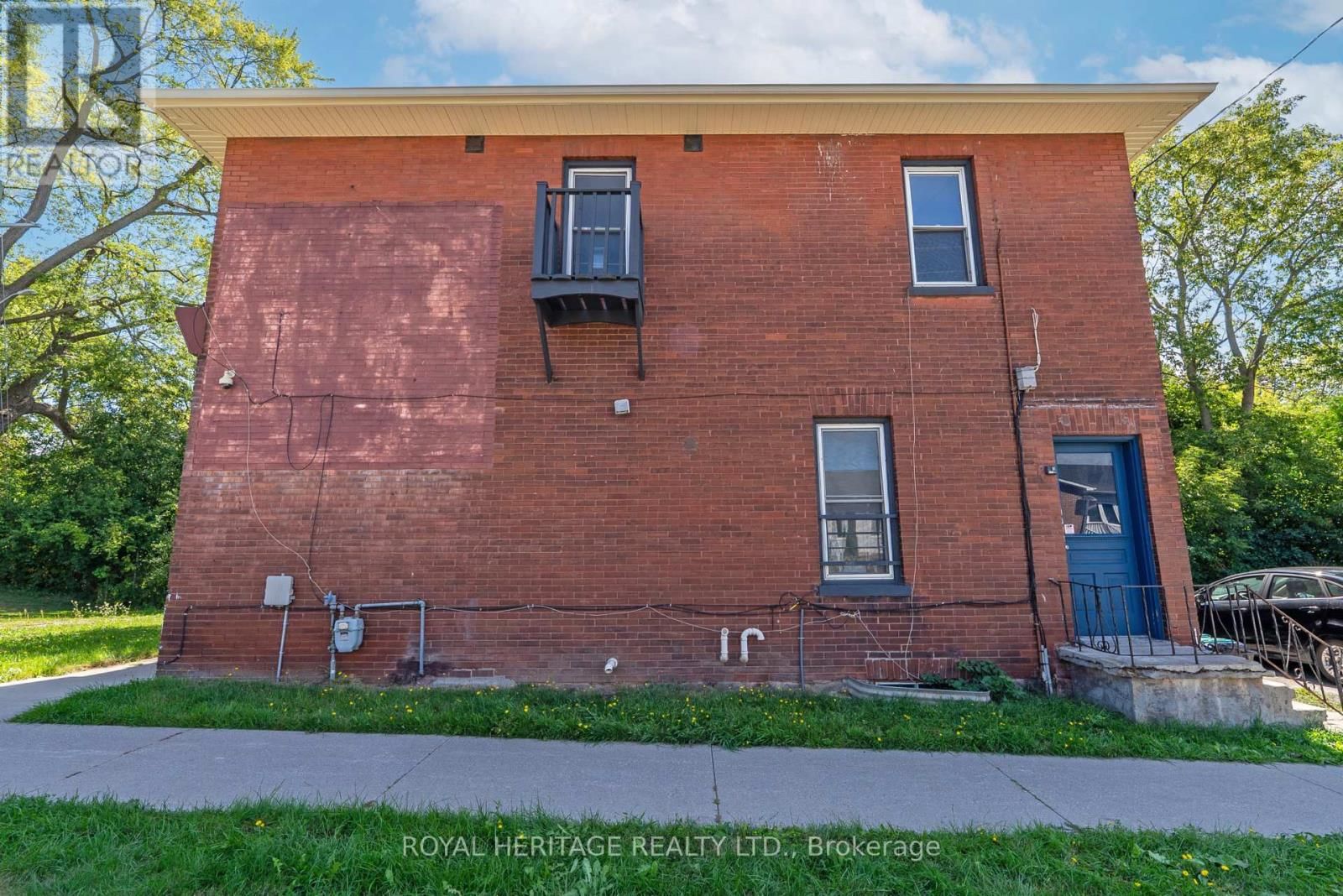 394 CENTRE STREET SOUTH Image 5